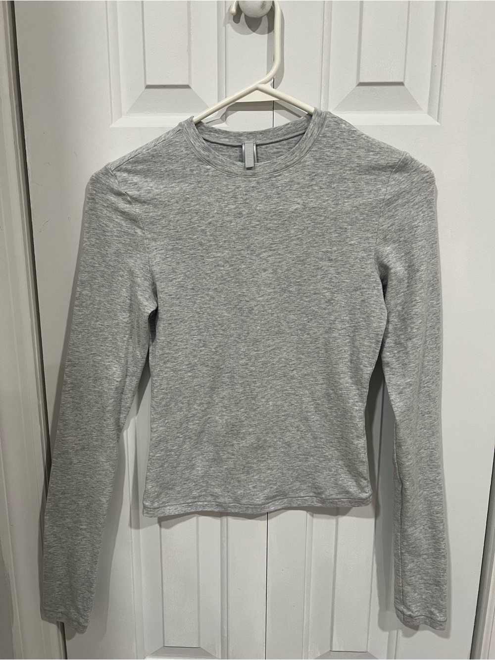 SKIMS Long Sleeve Crewneck Top in Heather Gray XXS - Picture 5 of 6